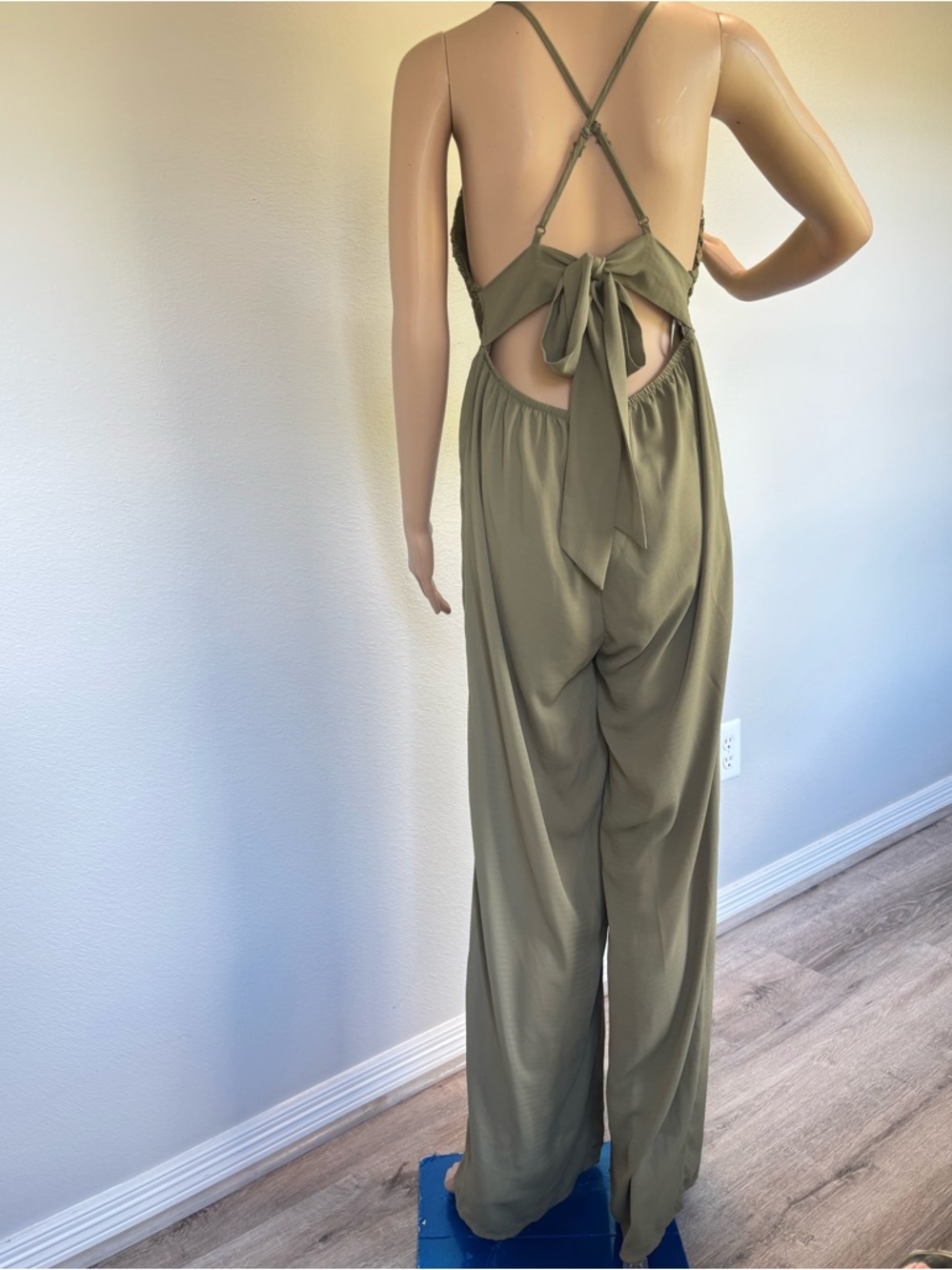 Blashe Olive Crochet Bodice Wide-Leg Jumpsuit Open Back V Neck Like New - Picture 3 of 16